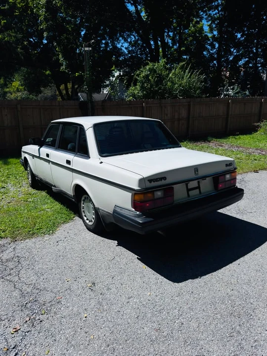 1993 Volvo 244 - Image 2 of 18