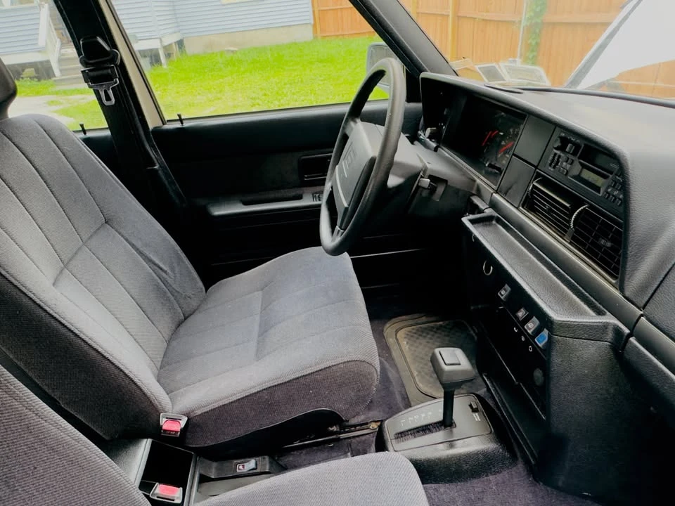 1993 Volvo 244 - Image 9 of 18