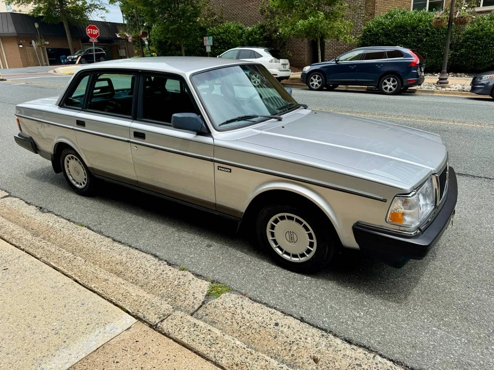 1993 Volvo 200 Series - Image 2 of 5