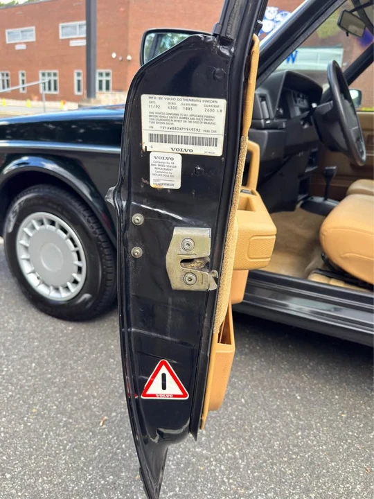 1993 Volvo 244 - Image 11 of 20