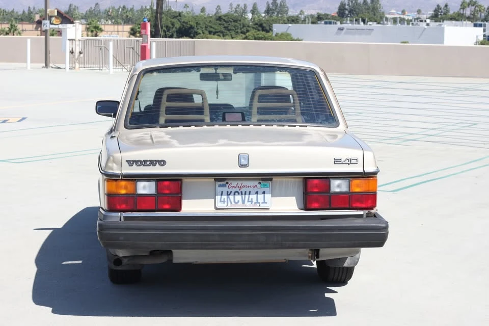 1993 Volvo 244 - Image 8 of 15