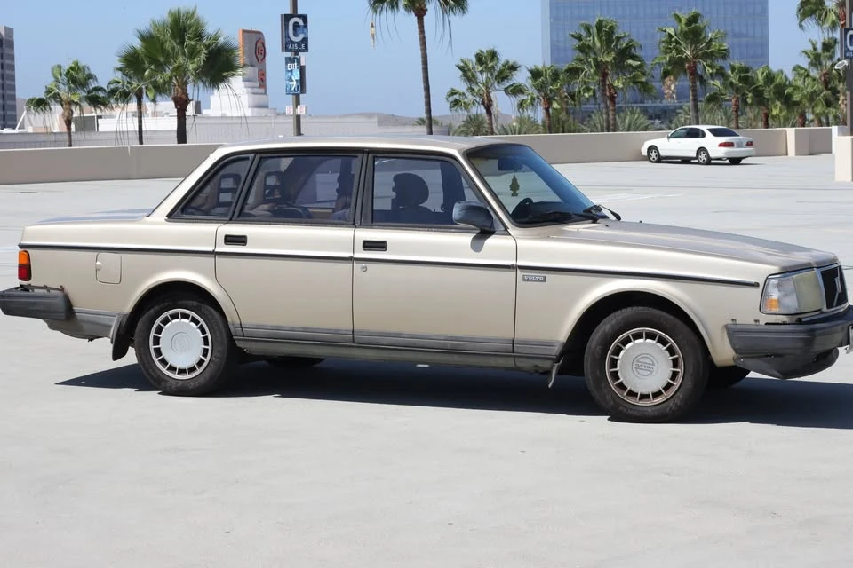 1993 Volvo 244 - Image 6 of 15