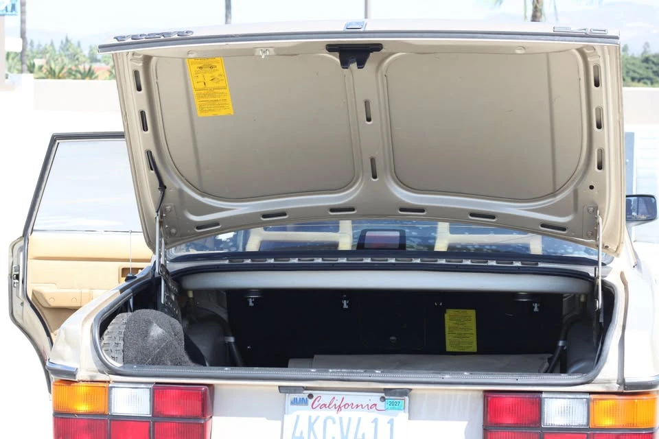 1993 Volvo 244 - Image 10 of 15
