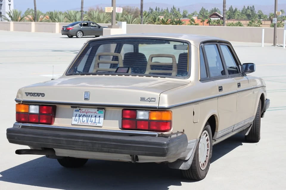 1993 Volvo 244 - Image 7 of 15