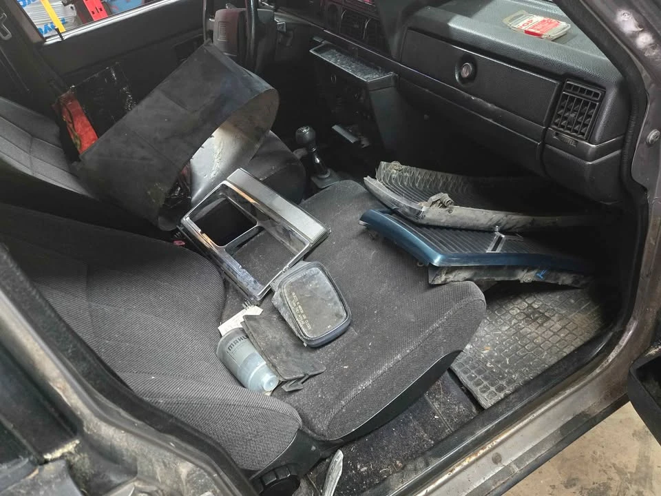 1993 Volvo 244 - Image 13 of 18