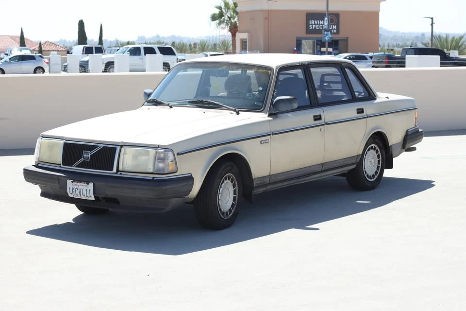 1993 Volvo 244 - Image 3 of 15