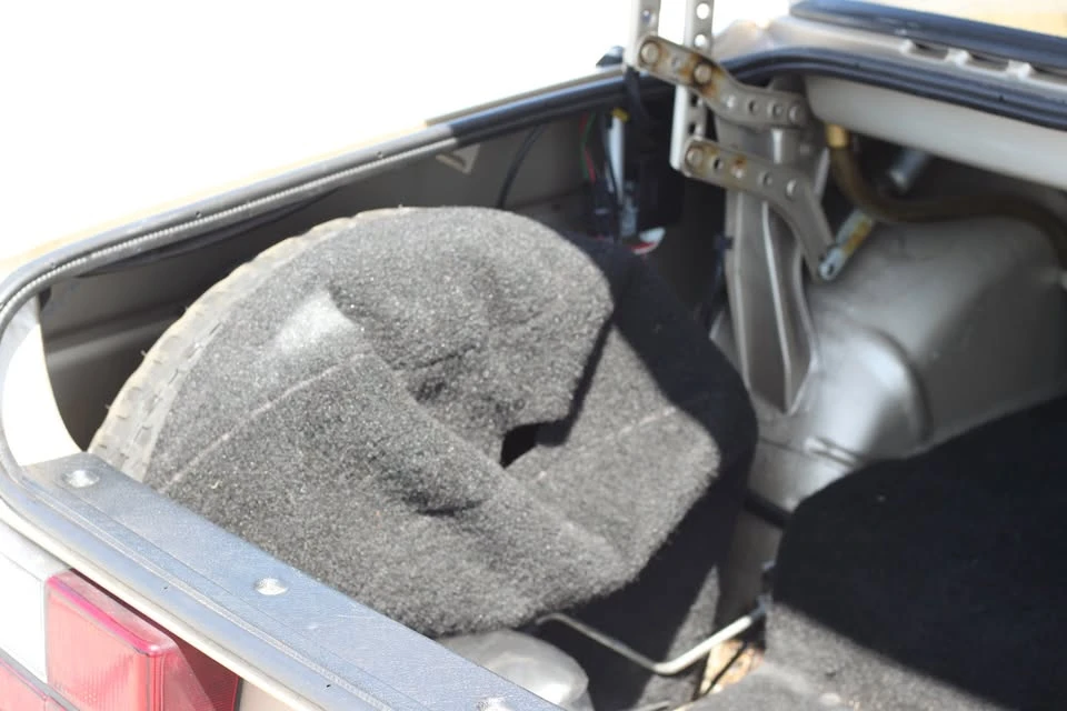 1993 Volvo 244 - Image 11 of 15