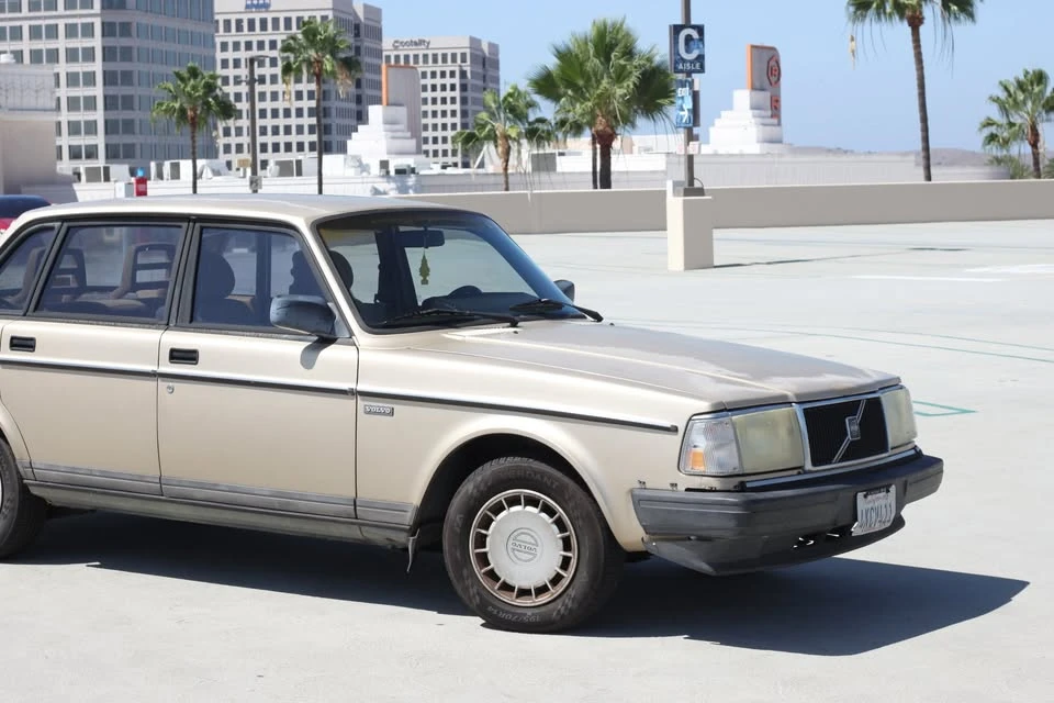 1993 Volvo 244 - Image 5 of 15