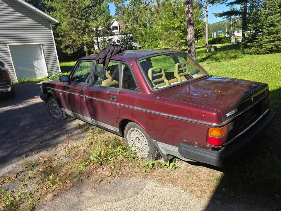1993 Volvo 244 - Image 11 of 18