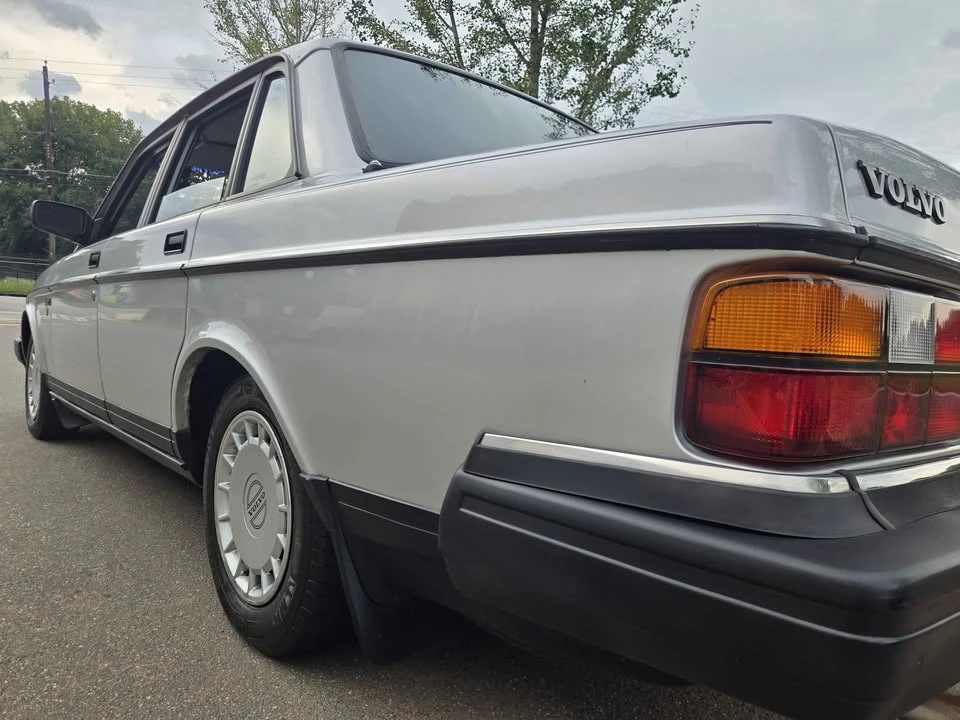 1993 Volvo 244 - Image 2 of 20