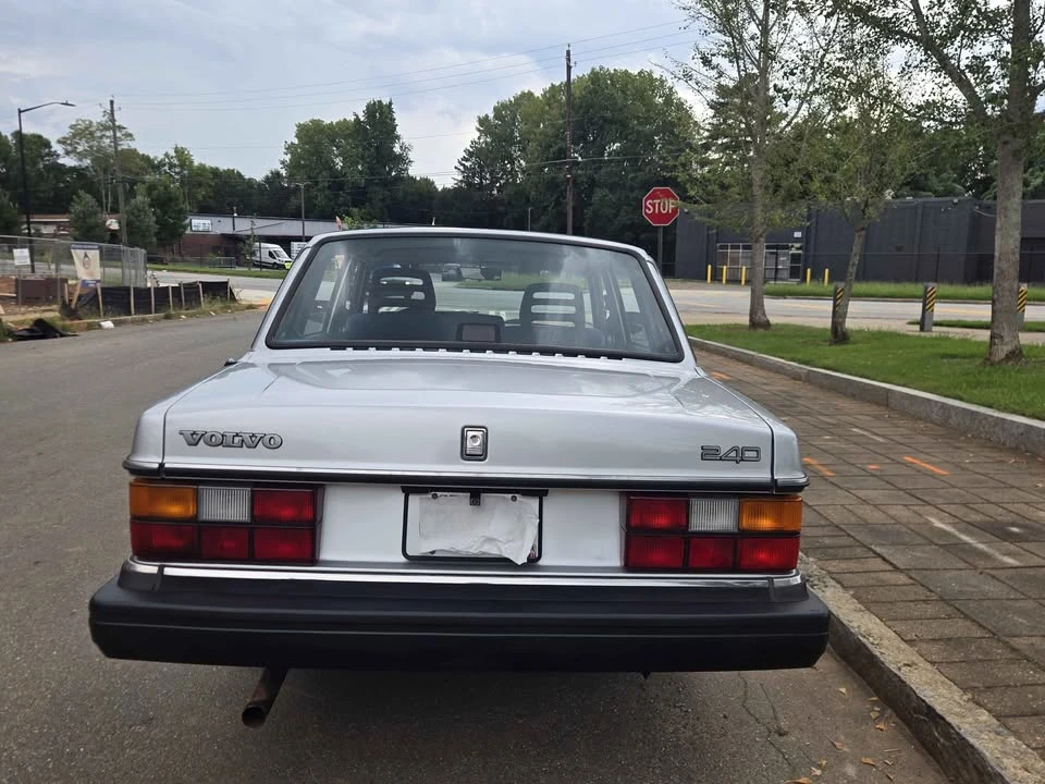 1993 Volvo 244 - Image 5 of 20