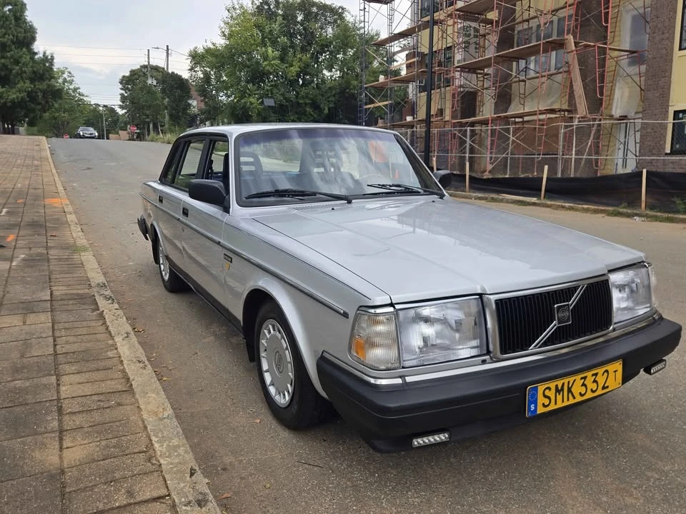 1993 Volvo 244 - Image 19 of 20