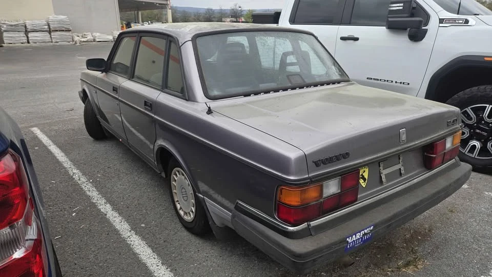 1993 Volvo 244 - Image 2 of 16