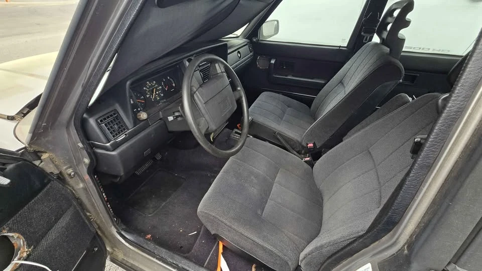 1993 Volvo 244 - Image 8 of 16