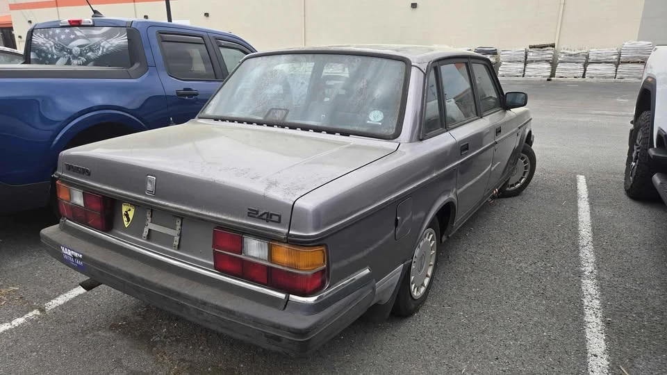 1993 Volvo 244 - Image 3 of 16