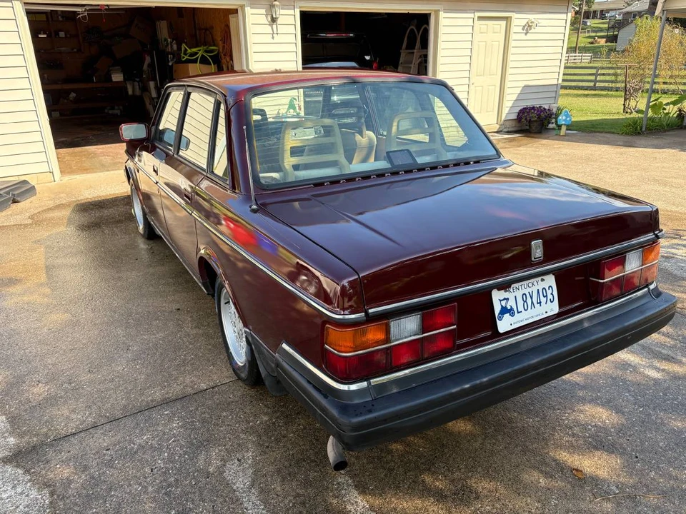 1993 Volvo 244 - Image 4 of 4