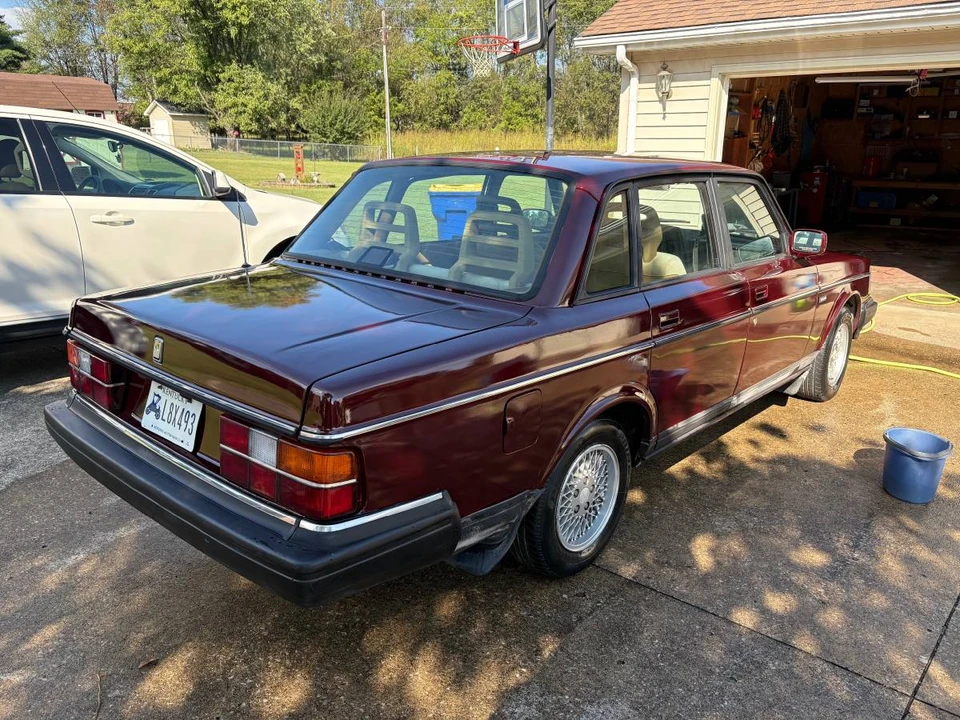 1993 Volvo 244 - Image 2 of 4