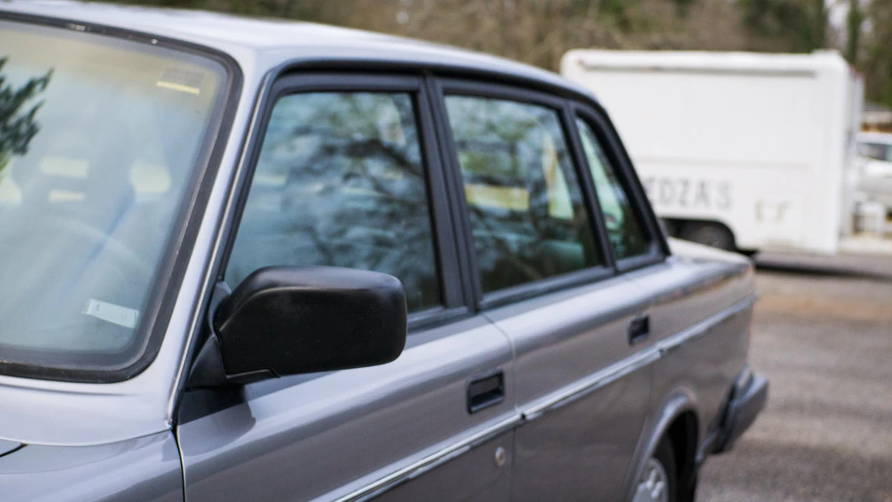 1993 Volvo 244 - Image 26 of 31