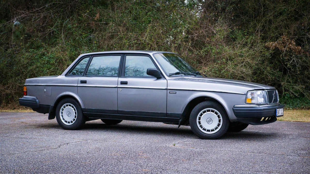 1993 Volvo 244 - Image 15 of 31