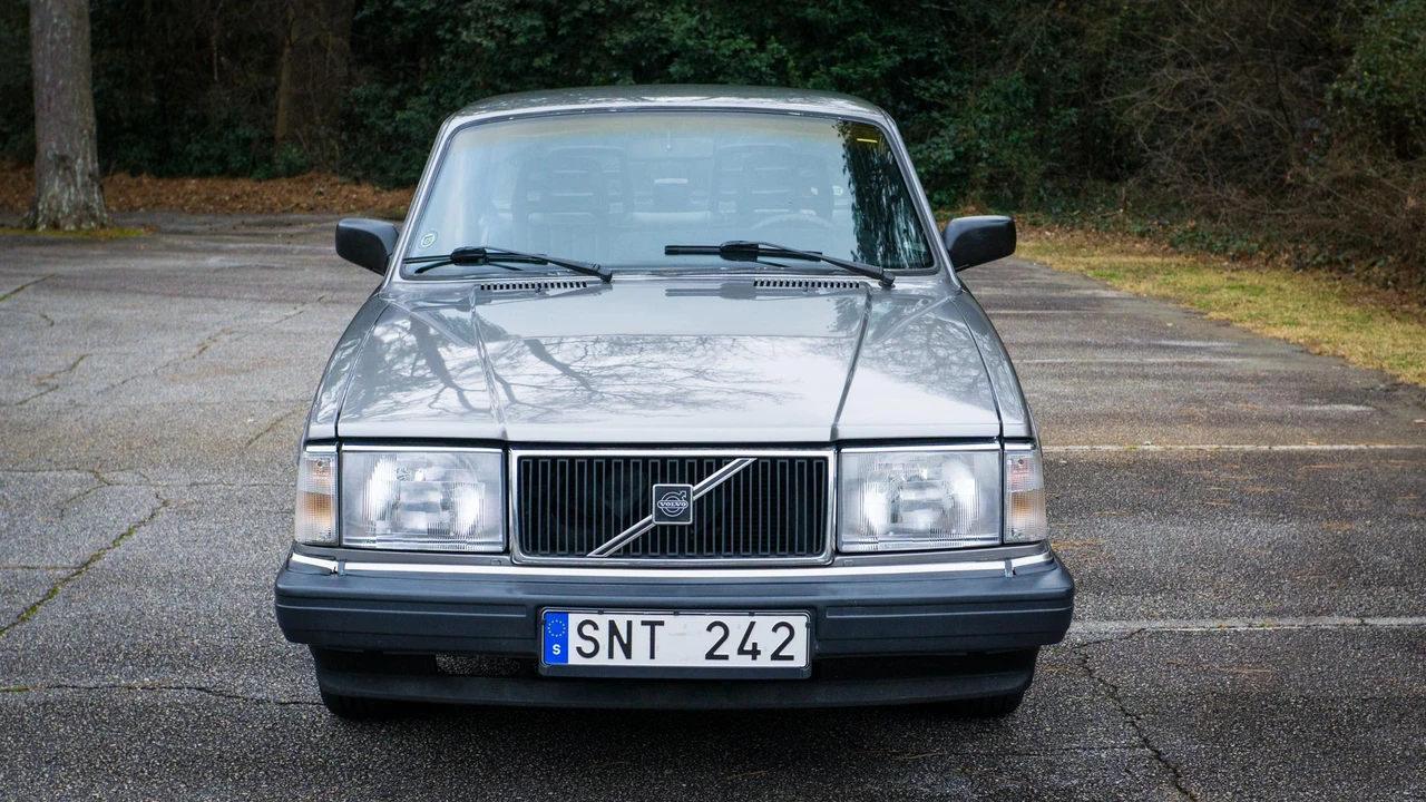 1993 Volvo 244 - Image 17 of 31