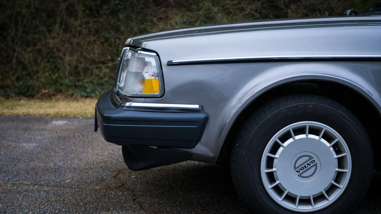1993 Volvo 244 - Image 21 of 31