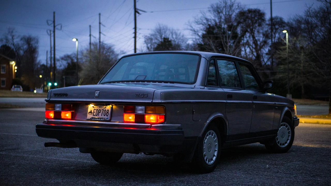 1993 Volvo 244 - Image 12 of 31