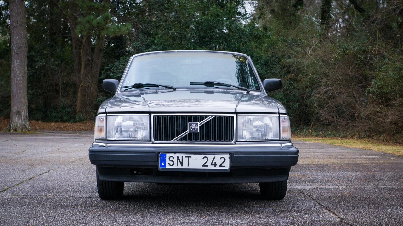 1993 Volvo 244 - Image 2 of 31