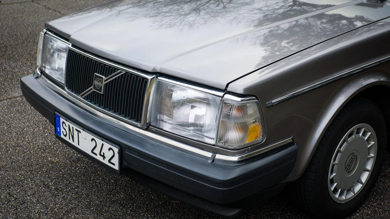 1993 Volvo 244 - Image 20 of 31