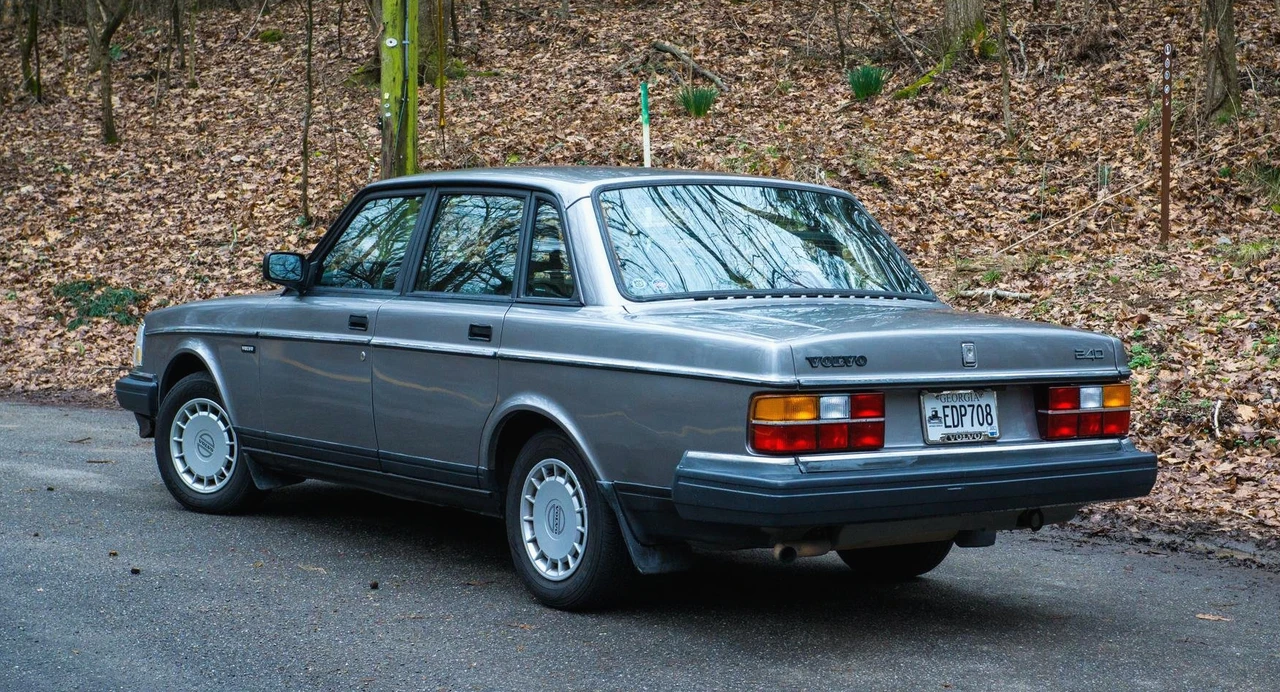 1993 Volvo 244 - Image 9 of 31