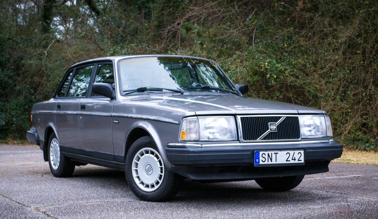 1993 Volvo 244 - Image 3 of 31