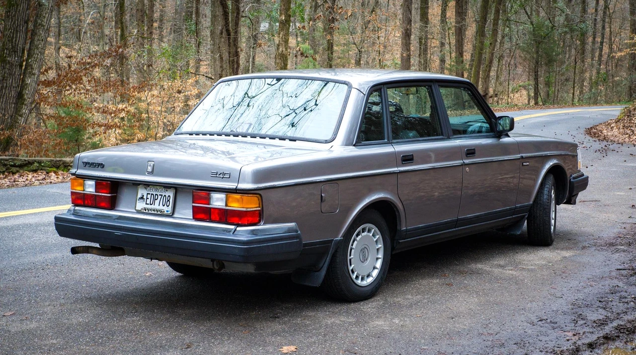 1993 Volvo 244 - Image 4 of 31