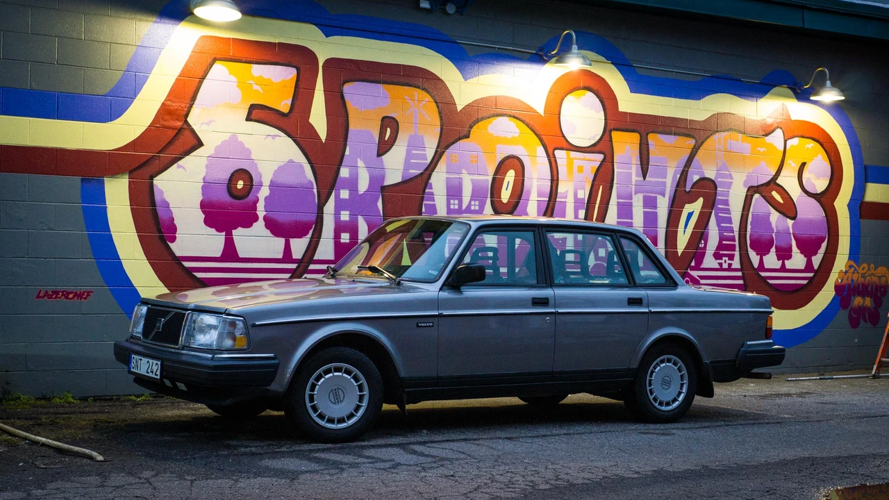 1993 Volvo 244 - Image 7 of 31