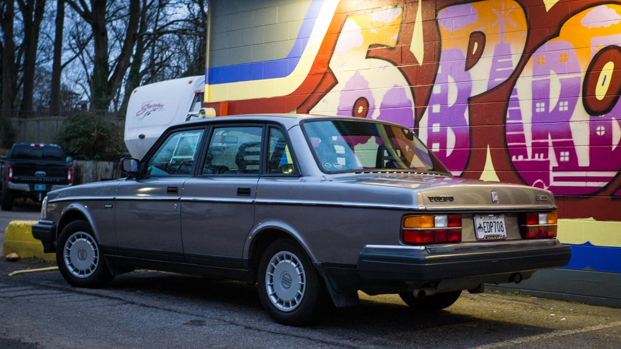 1993 Volvo 244 - Image 10 of 31