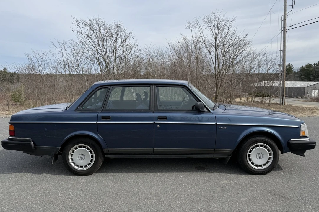 1993 Volvo 244 - Image 3 of 7