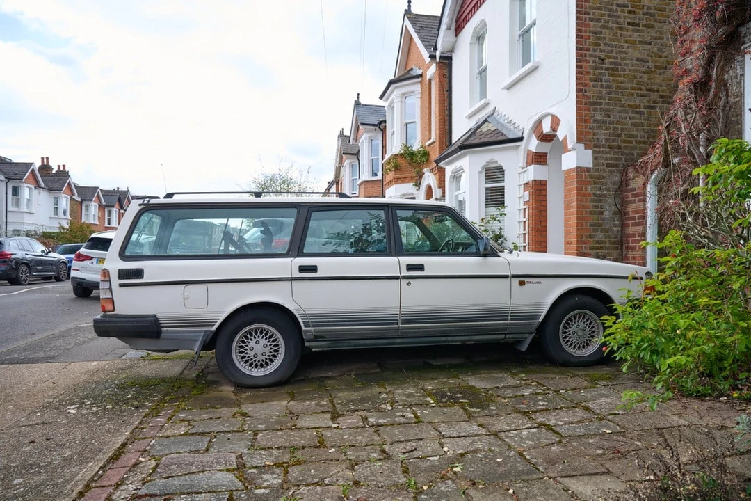 1993 Volvo 200 Series - Image 3 of 30