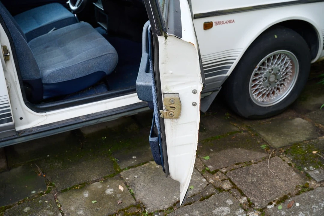 1993 Volvo 200 Series - Image 10 of 30