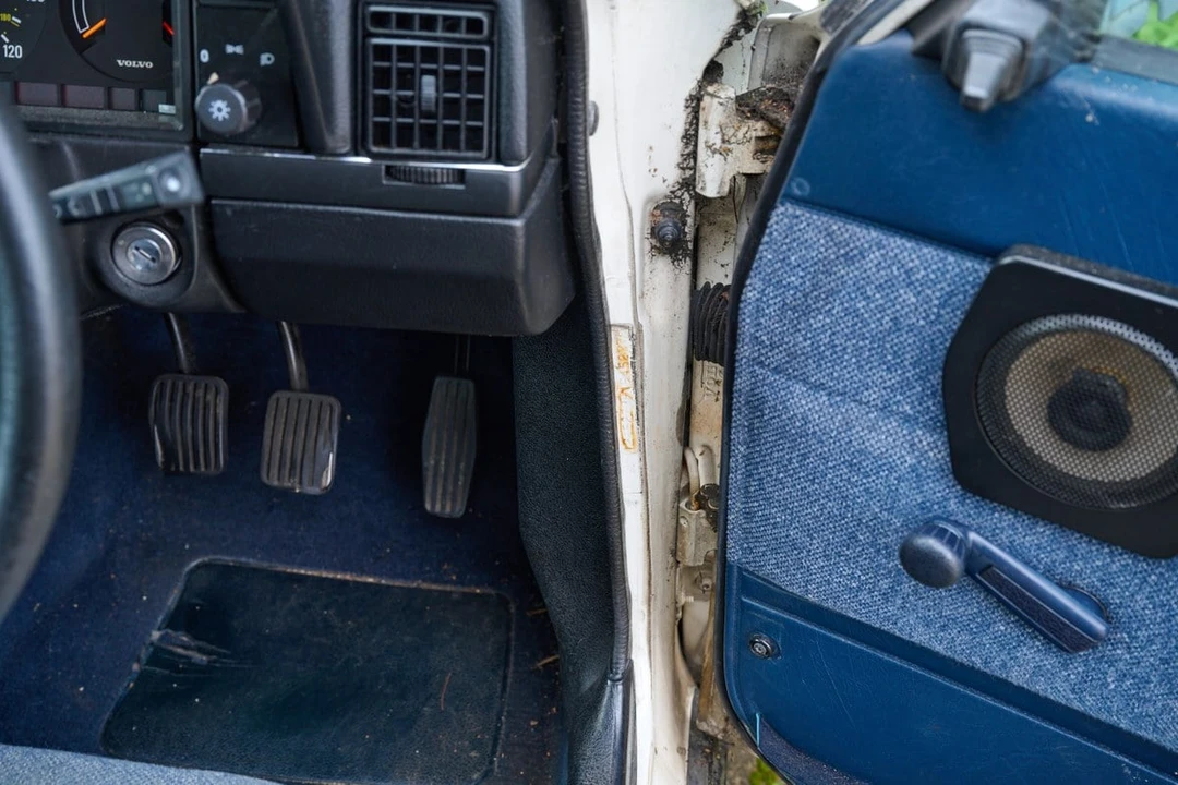 1993 Volvo 200 Series - Image 12 of 30