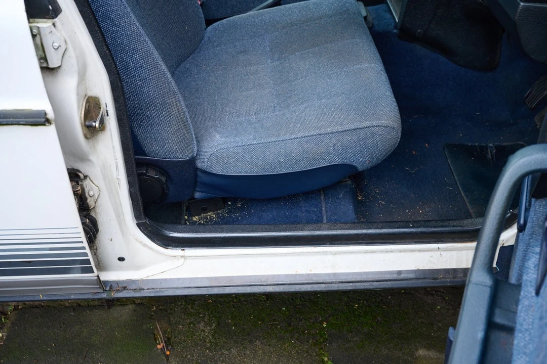 1993 Volvo 200 Series - Image 13 of 30