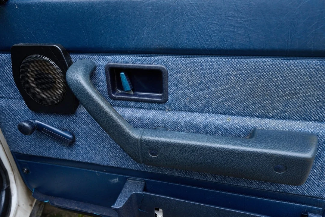 1993 Volvo 200 Series - Image 14 of 30