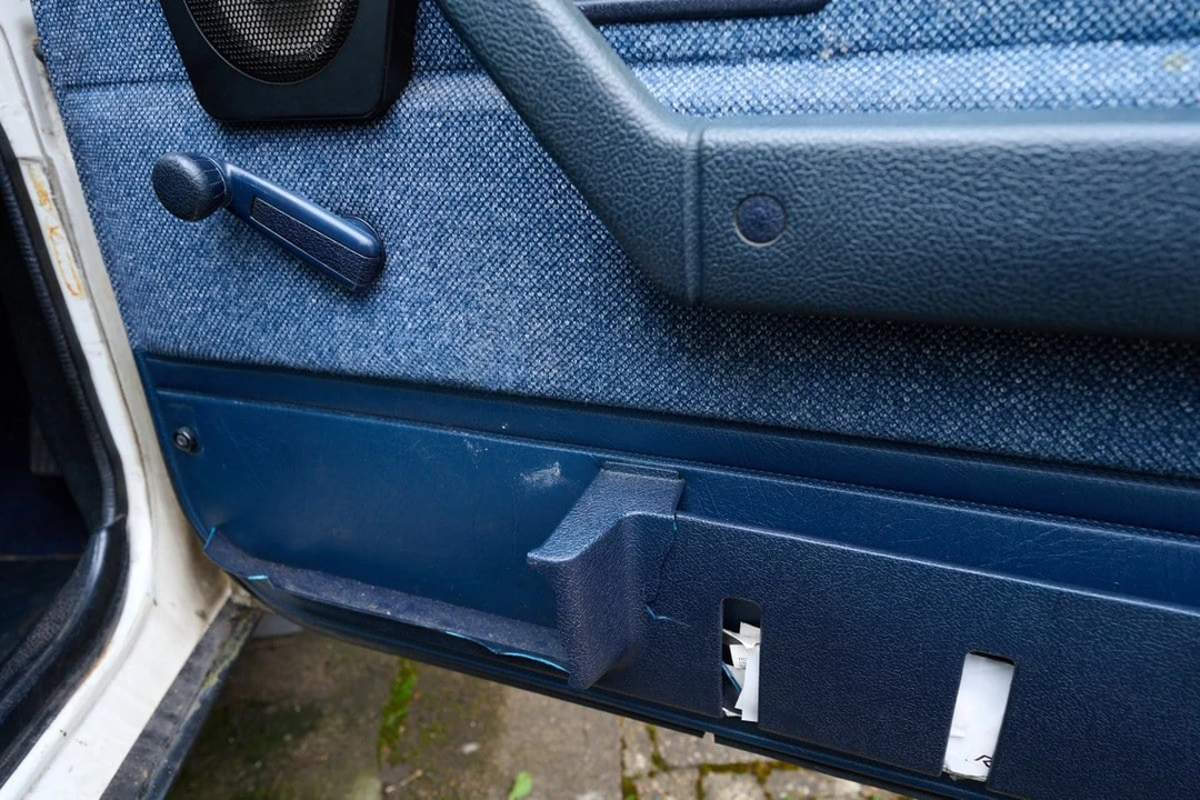 1993 Volvo 200 Series - Image 15 of 30