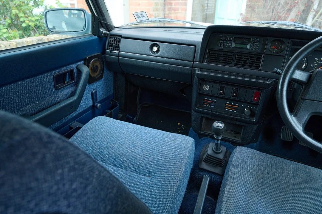 1993 Volvo 200 Series - Image 21 of 30