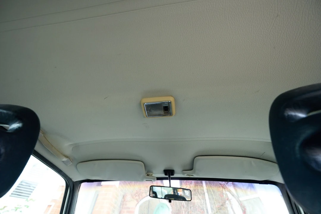 1993 Volvo 200 Series - Image 27 of 30