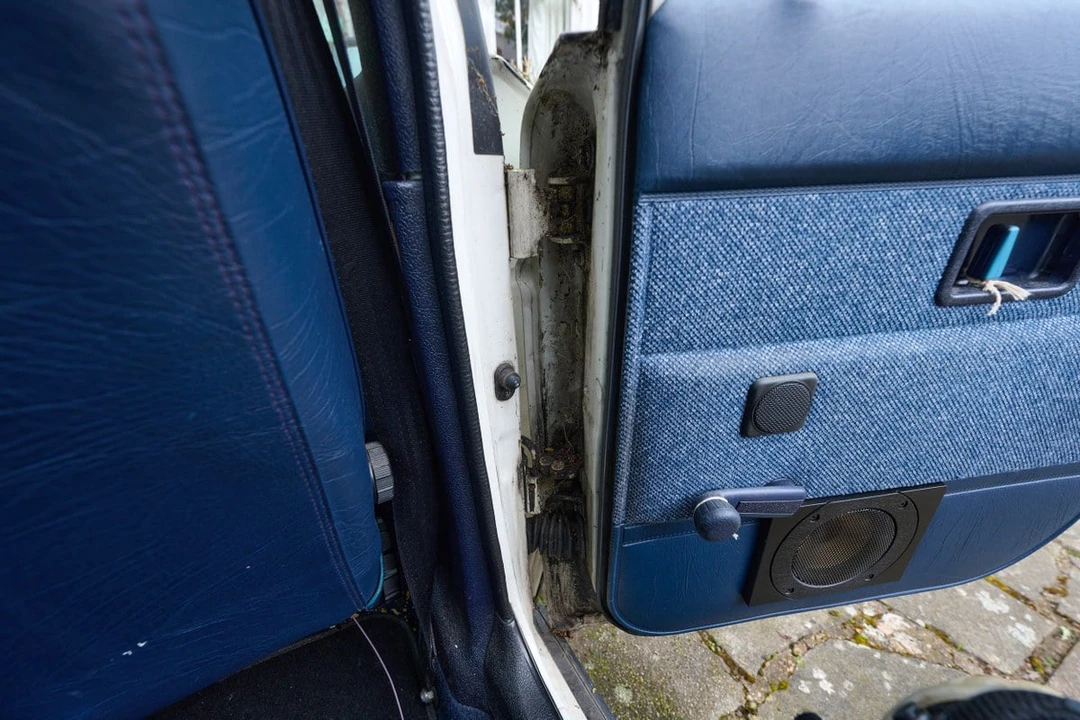 1993 Volvo 200 Series - Image 28 of 30