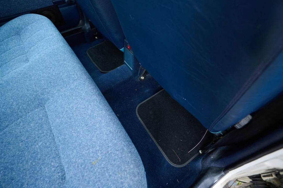 1993 Volvo 200 Series - Image 29 of 30
