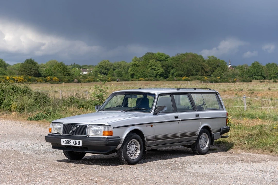 1993 Volvo 200 Series - Image 9 of 30