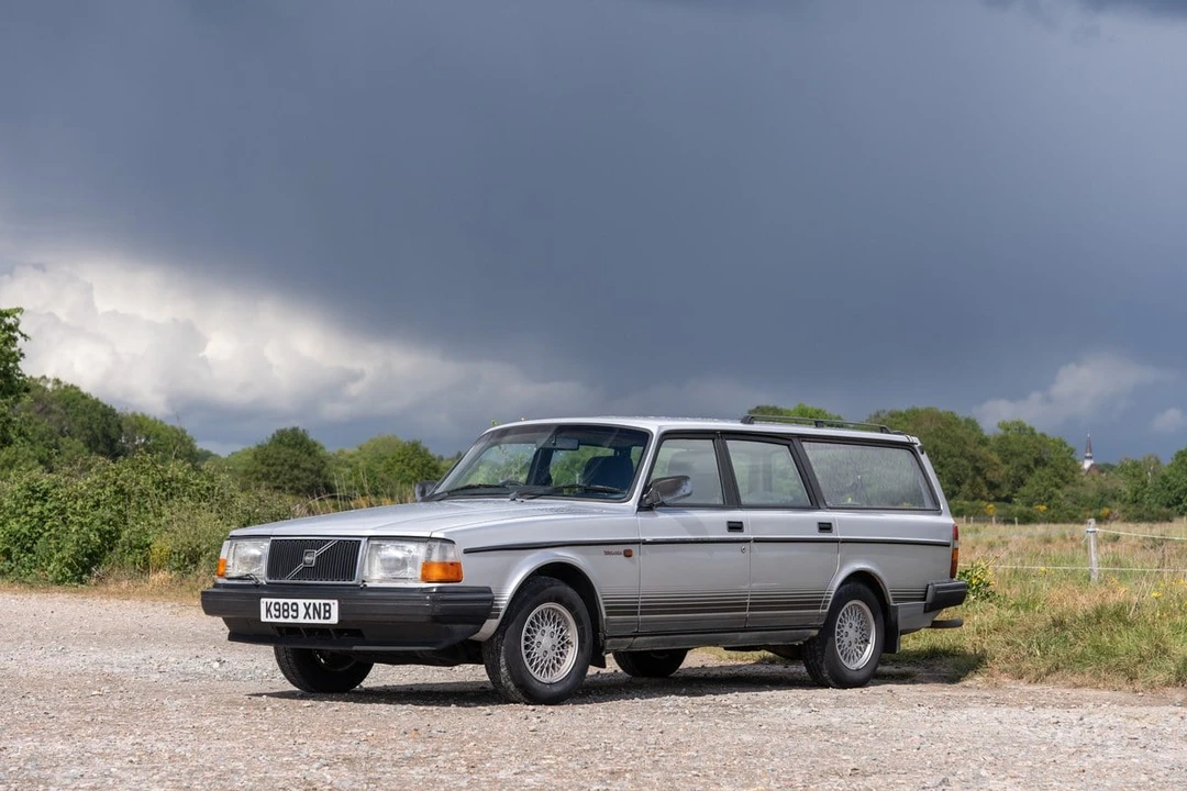1993 Volvo 200 Series - Image 10 of 30