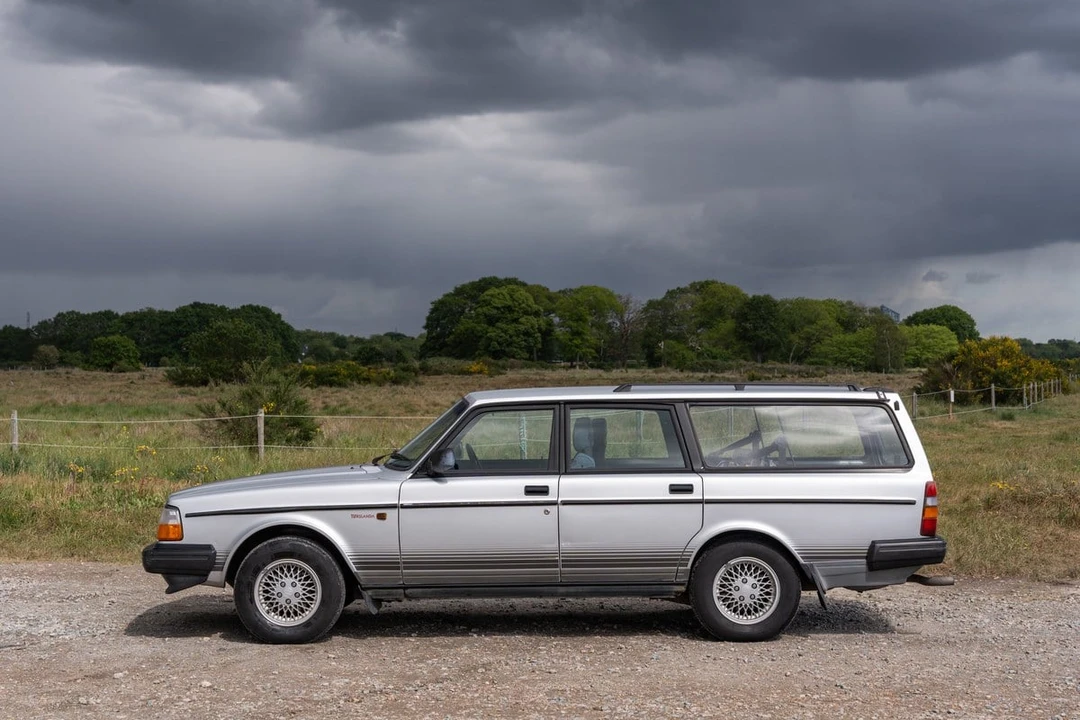 1993 Volvo 200 Series - Image 13 of 30