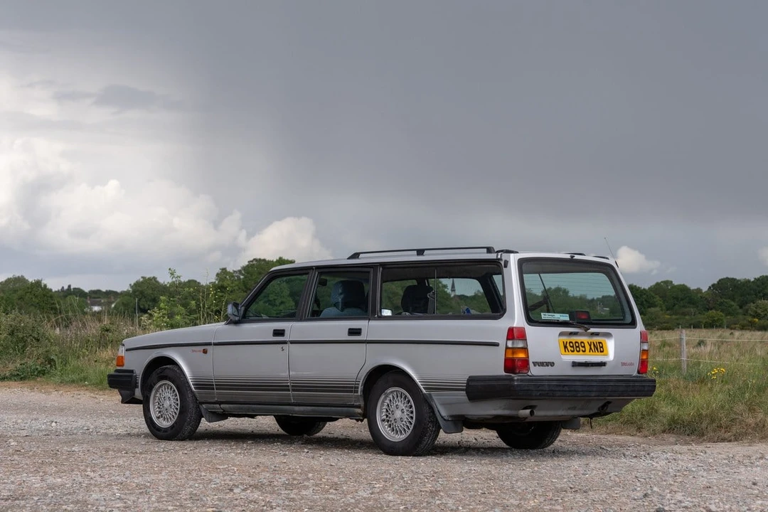 1993 Volvo 200 Series - Image 15 of 30