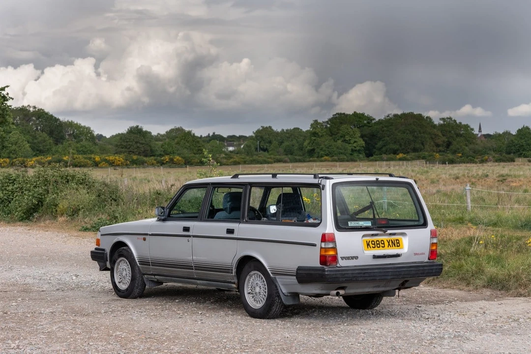 1993 Volvo 200 Series - Image 16 of 30