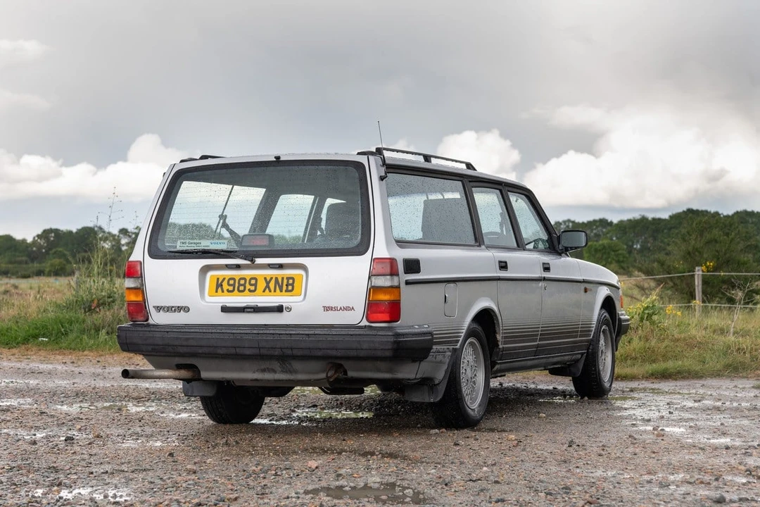 1993 Volvo 200 Series - Image 25 of 30